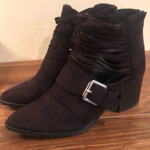 SODA suede look black ankle boot. Size 8 - Picture 2 of 8